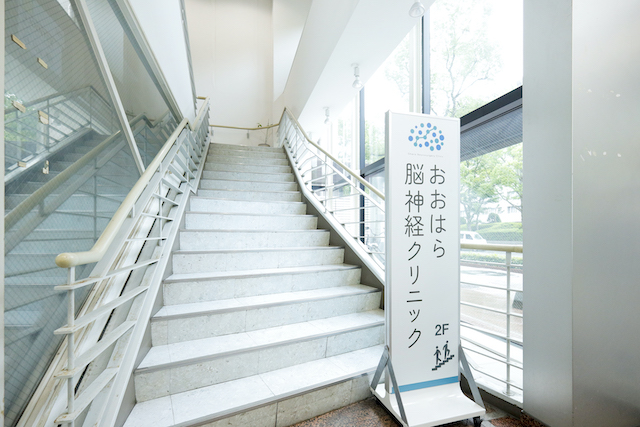 ビル階段（県庁側）